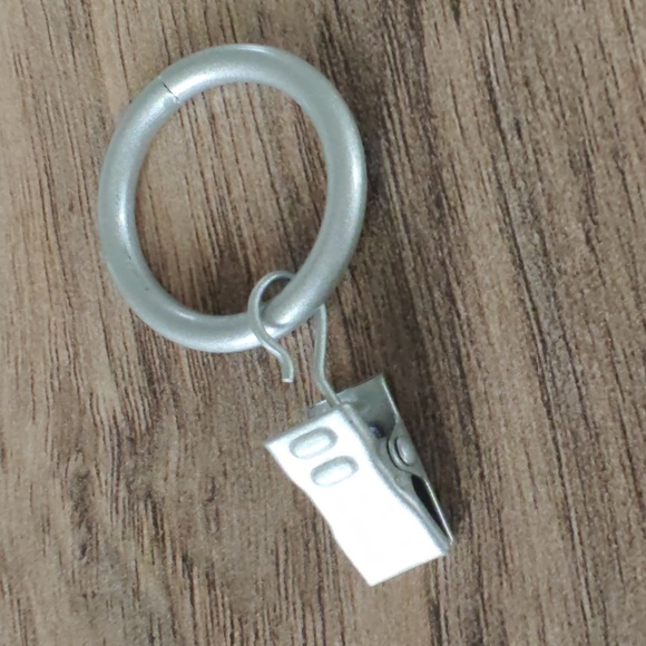 EUC Set of 10 curtain rings - Picture 2 of 3